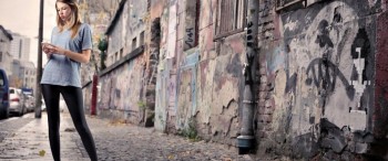 Girl-Blonde-Street-Graffiti-Cellphone-600x960